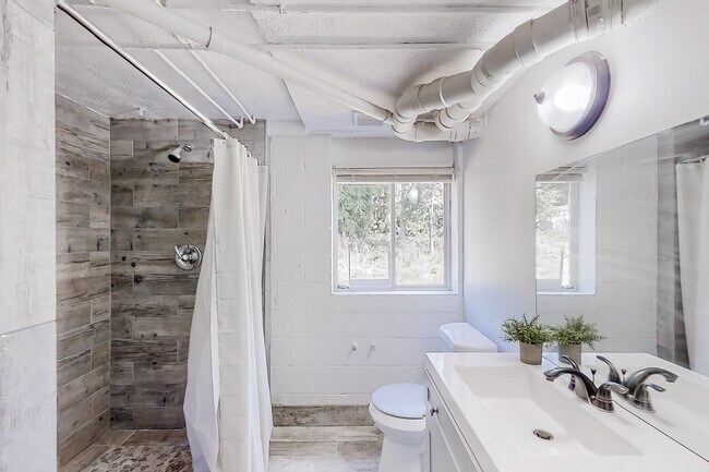 Foto del edificio - 1395 Stoneham Ct