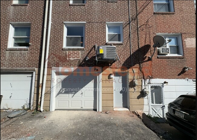 Foto del edificio - NEW RENO! 2 Bedroom Row in Upper Darby!