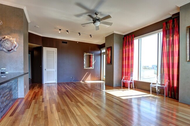 Foto del edificio - 360 E Desert Inn Rd