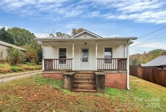 Building Photo - 617 Miller St Building Photo - 617 Miller St