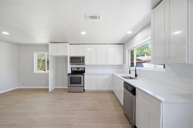 Building Photo - 7530 Millbrae Ln