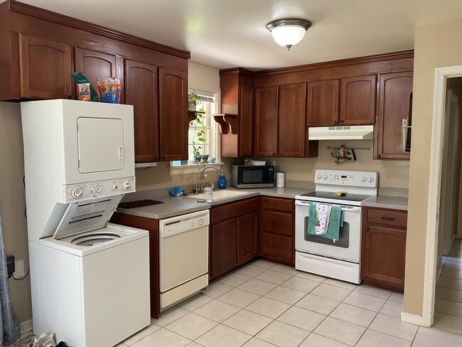 Kitchen - 3004 Douglasdale Rd