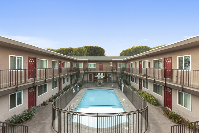 Our sparkling pools are perfect for relaxing - Four Seasons Apartments