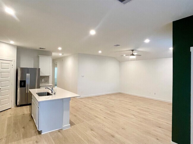 Building Photo - 31710 Carlisle Cv Ct