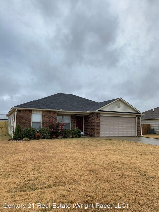 Primary Photo - 3 br, 2 bath House - 305 Emma