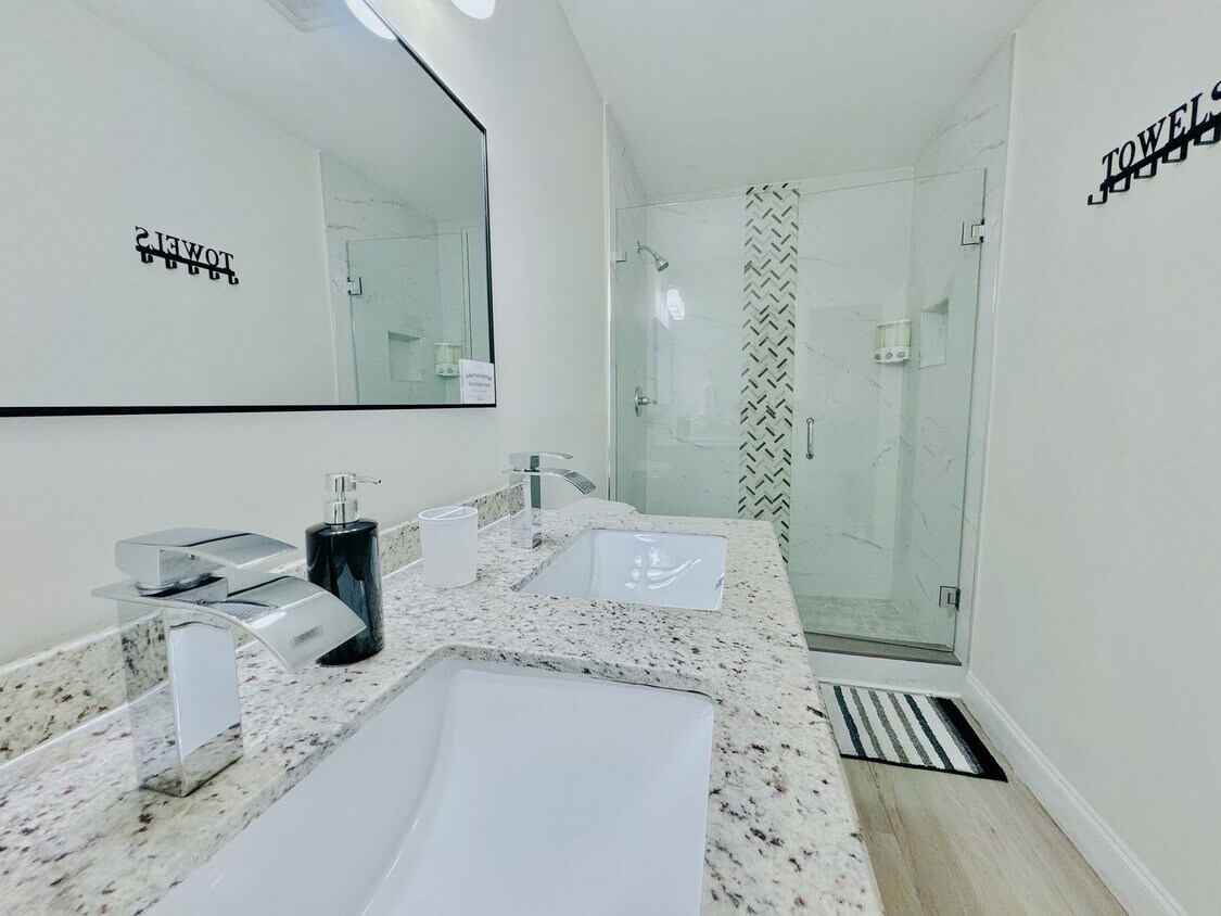Foto principal - 2841 SW 4th Ct