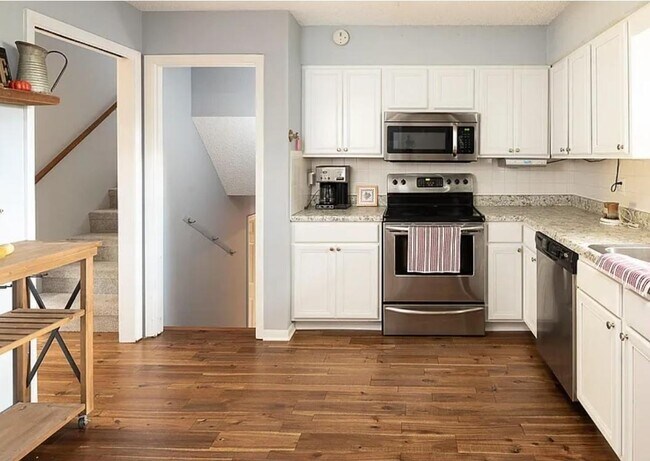 Foto del edificio - 128 Farlow Dr