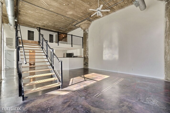 Building Photo - 3112 Canton St