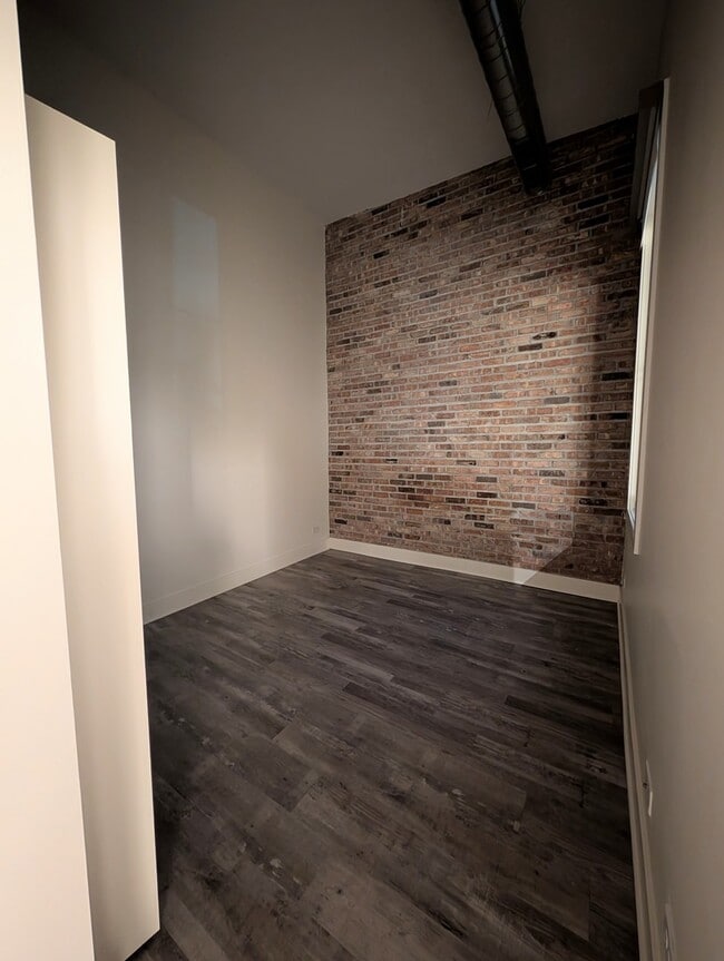 Building Photo - 1914 N Milwaukee Ave