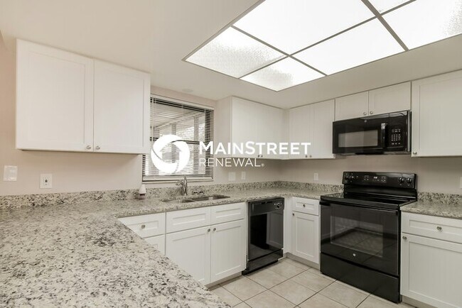 Building Photo - 3 Bedroom Pet-Friendly Home in Kissimmee, FL with Main Street Renewal