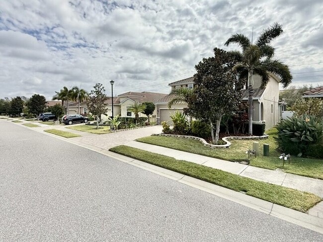 Building Photo - 2948 Oriole Dr