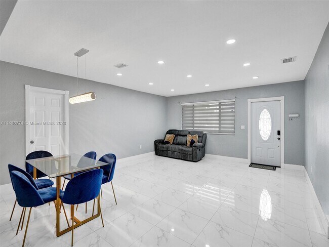 Foto del edificio - 460 NE 169th St