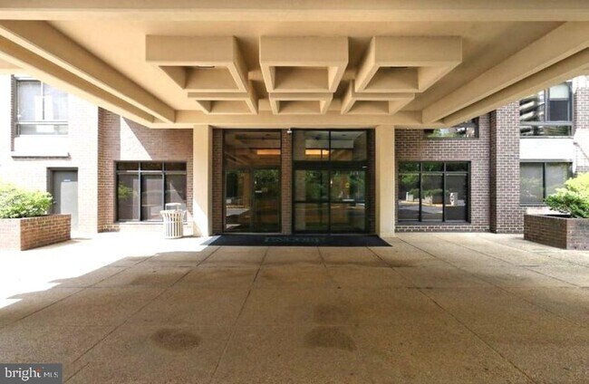 Foto del edificio - 1808 Old Meadow Rd
