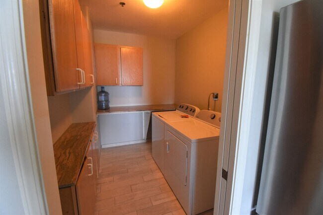 Building Photo - Spacious 3-Bedroom Penthouse with Sweeping...