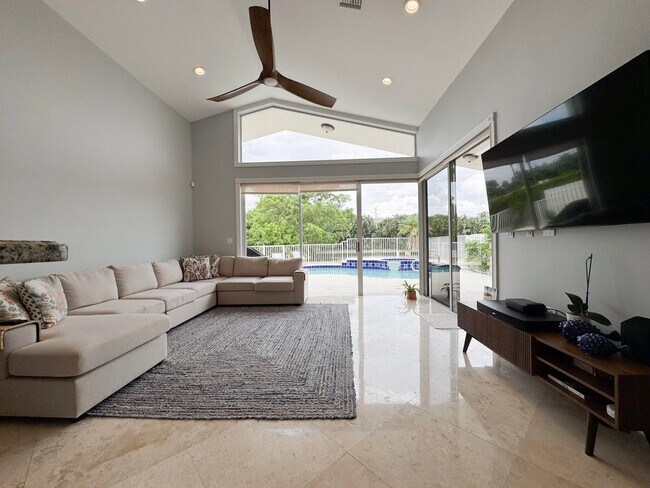 Foto del edificio - Long Lake Palm Drive, Boca Raton, FL 33496 - 4 BR 3 BA single-family home