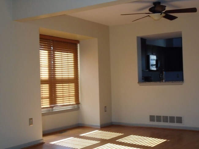 Foto del edificio - 8901 Oakwood Way