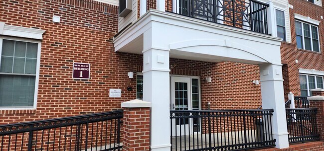 Foto del edificio - The Grande in Conshohocken condo available...