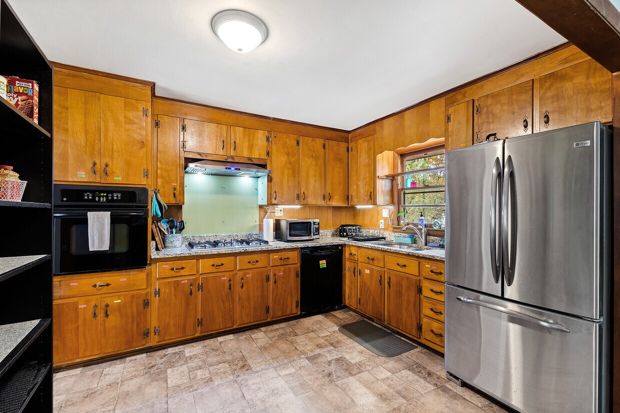 Building Photo - 3421 Huntleigh Dr