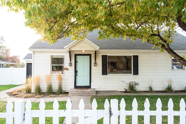 Building Photo - 6812 Voyager Pl