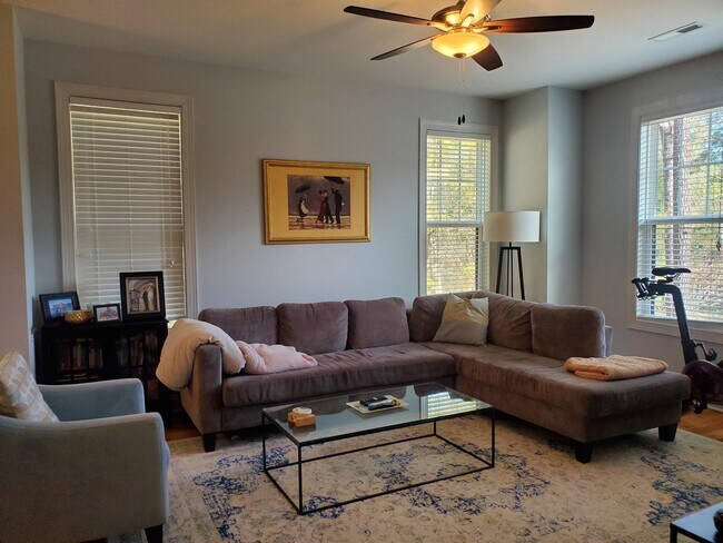 Foto del edificio - 31 Brownstone Ln