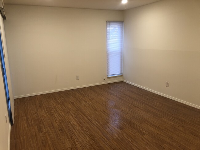 Building Photo - 5 Sugar Maple Ln