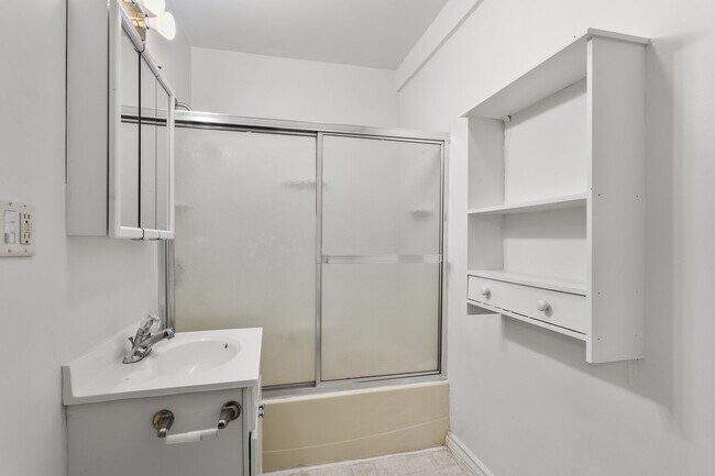 Building Photo - 825 Park Avenue