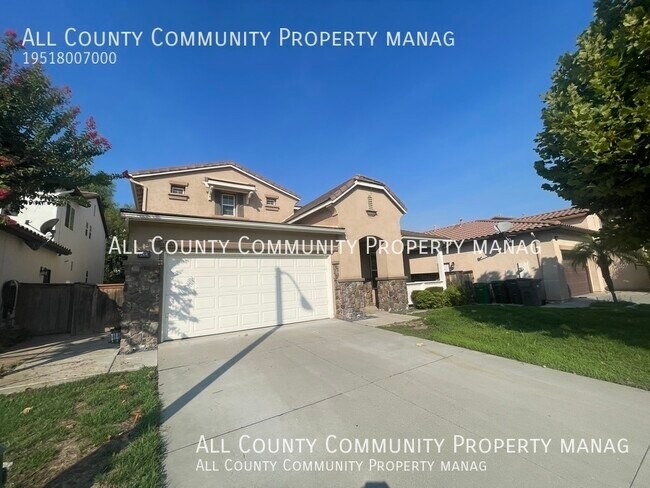 Foto del edificio - 4 Bed 3 Bath ~ Two Story Home in Murrieta ...