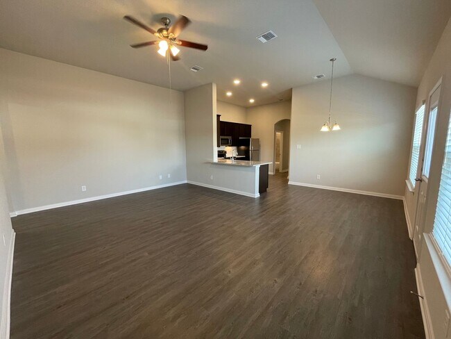 Foto del edificio - Luxury 3/2 Duplex in Seguin, Texas (Navarro ISD)