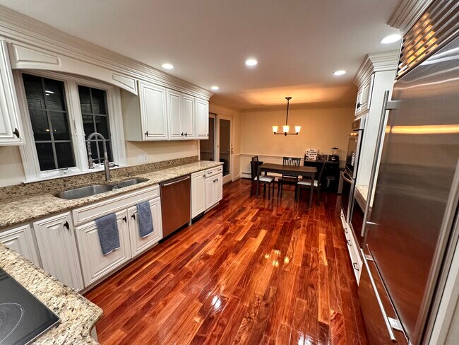 Cocina - 53 Edinboro St