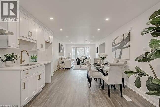 Building Photo - 16 Upper Canada Dr
