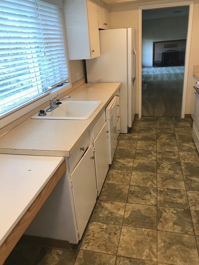 Building Photo - TWO BEDROOM WITH TWO CAR GARAGE