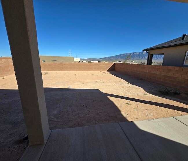 Building Photo - 4022 Silver Springs Road NE