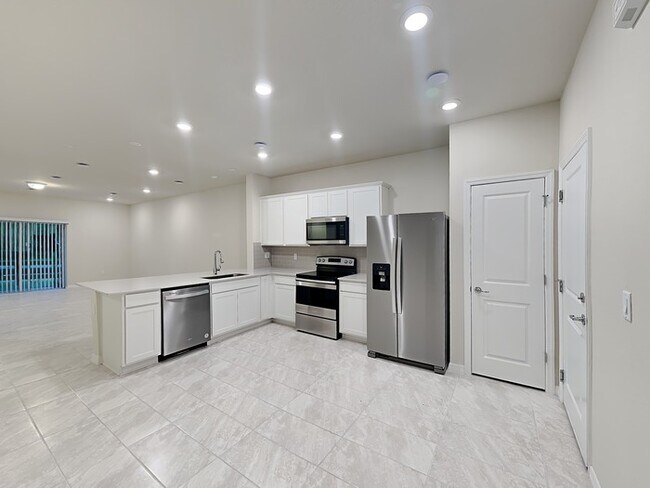 Foto del edificio - Brand New 3/2.5 Townhome!