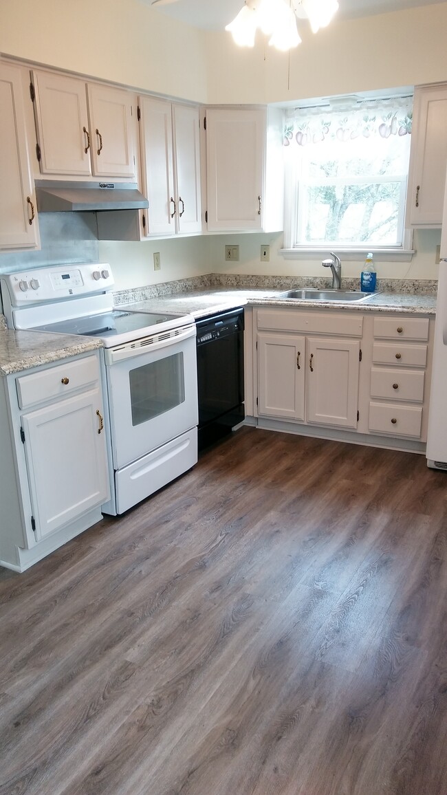 Kitchen - 22 Grant St