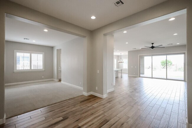 Foto del edificio - 1424 E Pedro Rd