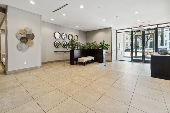 Building Photo - Modern Penthouse Condo! Parking Included! ...
