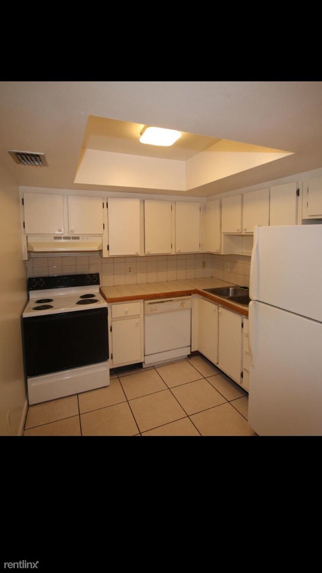 Building Photo - 2 br, 2 bath  - 3108 COLLINS DR