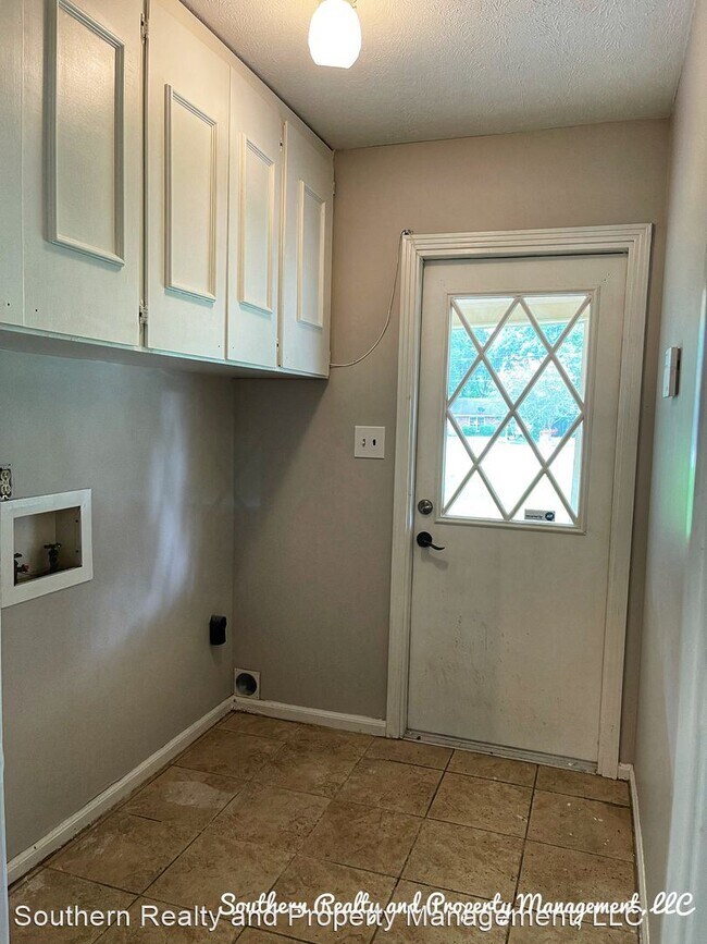 Building Photo - 3 br, 2 bath House - 2720 North Wallace Drive