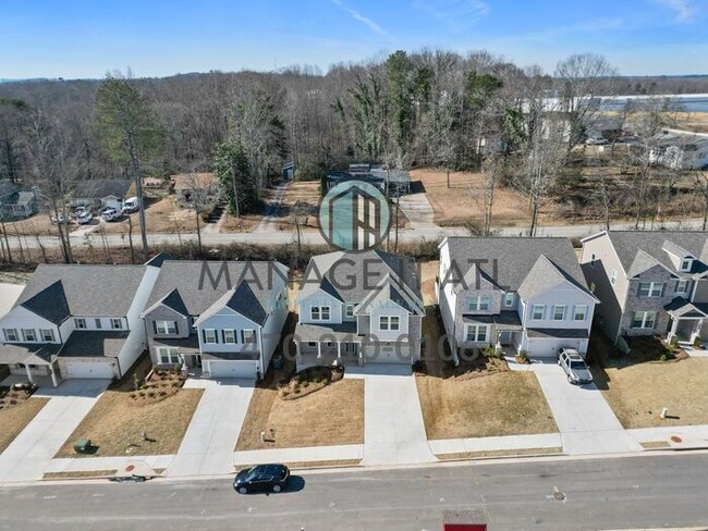 Foto del edificio - Brand New 4 Bedroom House in Flowery Branch