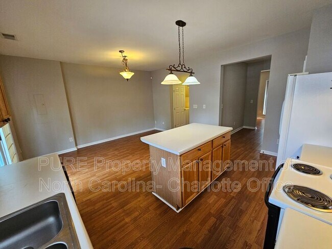 Foto del edificio - 1232 Rocket Ln