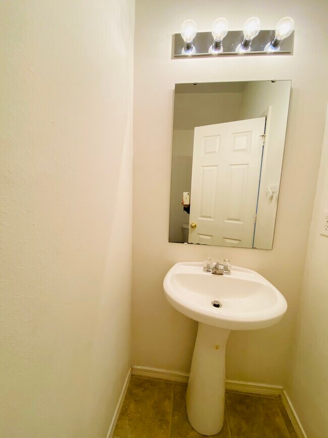 Building Photo - 7408 Loyalist St