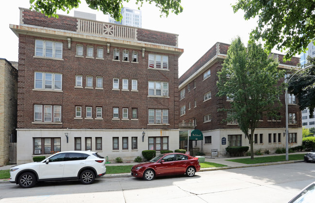 Building Photo - Colonial Apartments