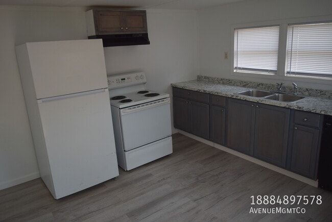 Photo - 715 23rd St NW House