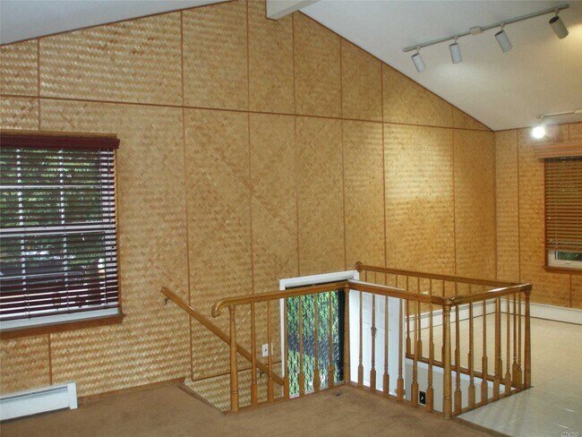 Building Photo - 4924 Express Dr S