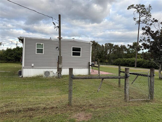 Foto del edificio - 4153 Fanny Bass Rd