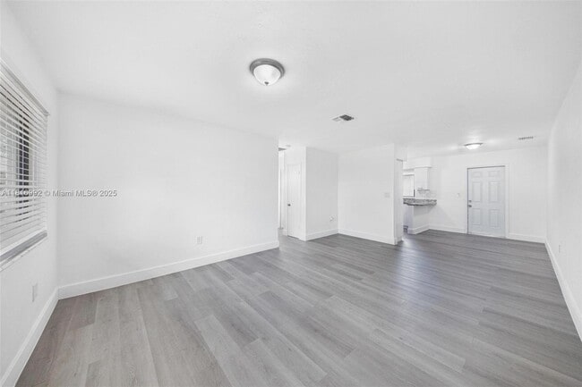 Building Photo - 7600 Pembroke Rd