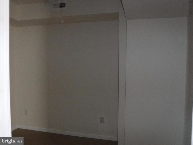 Building Photo - 153 S Main St