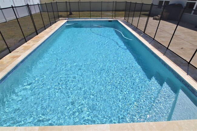 POOL 4/2 - POOL 4/2 House