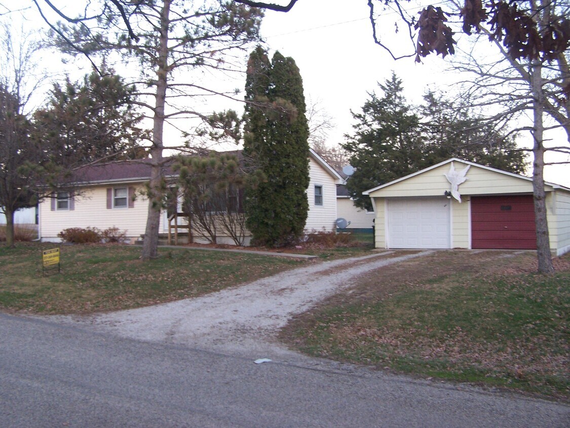 Front elevation - 302 S Stewart St