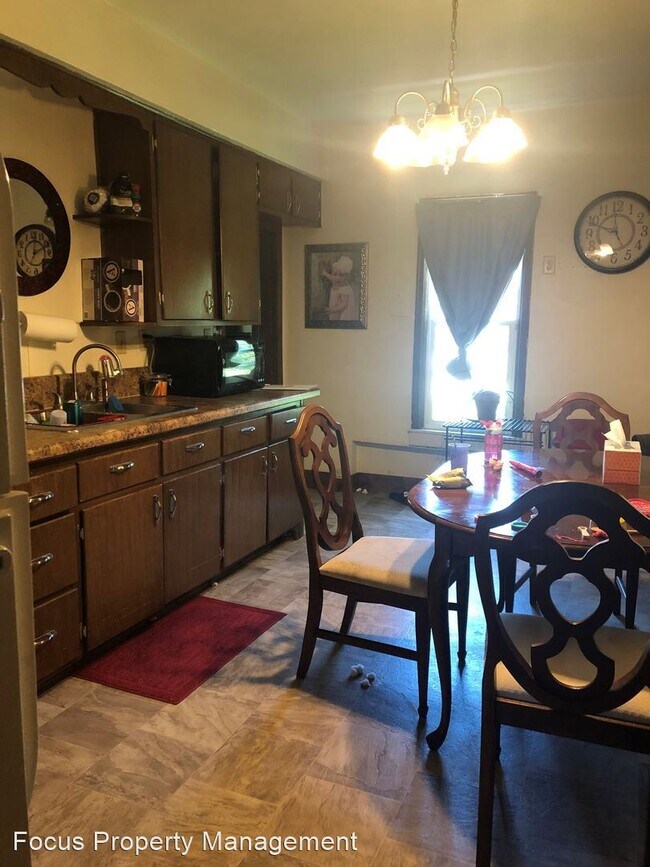 Foto del edificio - 2 br, 1 bath Apartment - 1111 Oviat St